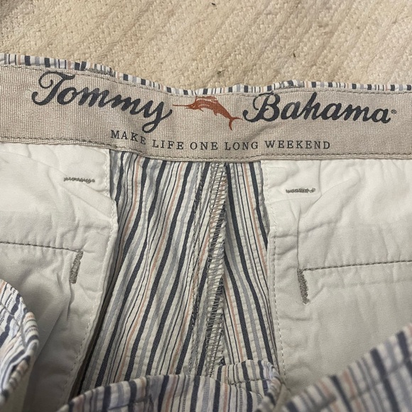 Men’s shorts by Tommy Bahama. Waist size 34. - Picture 4 of 4